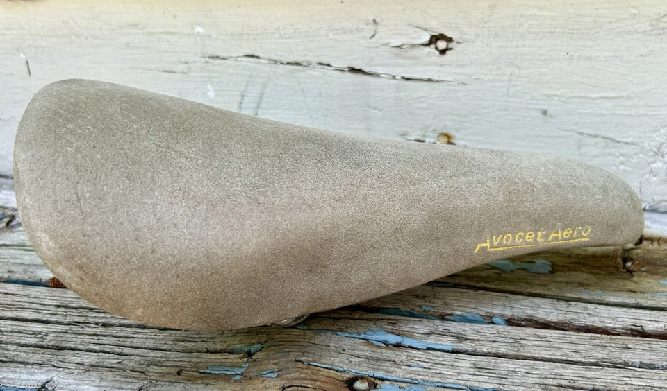 Sillín Avocet Aero Bicicleta De Colección Antigua Escuela BMX Gamuza Cuero Asiento Pista Carreras Foto 2 de 4