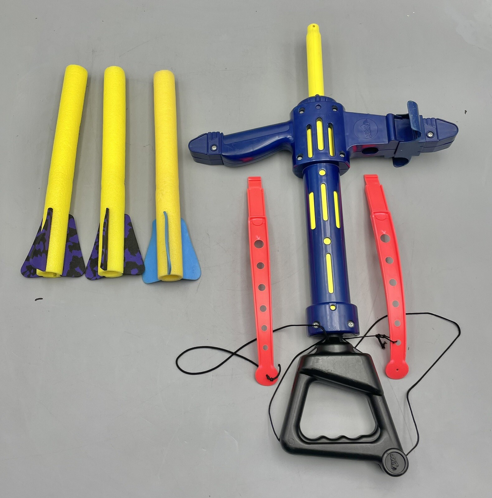 Vintage Nerf Bow And Arrow&nbsp; 1991 Rare Blue Color  With 3 Arrows - Works