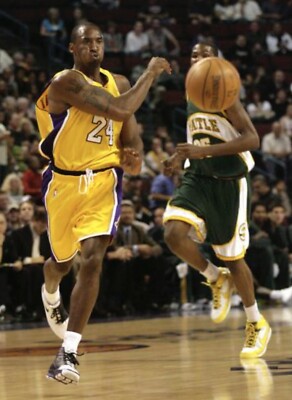 KOBE BRYANT Game Worn & Signed Custom 2007 Nike Zoom II Lite