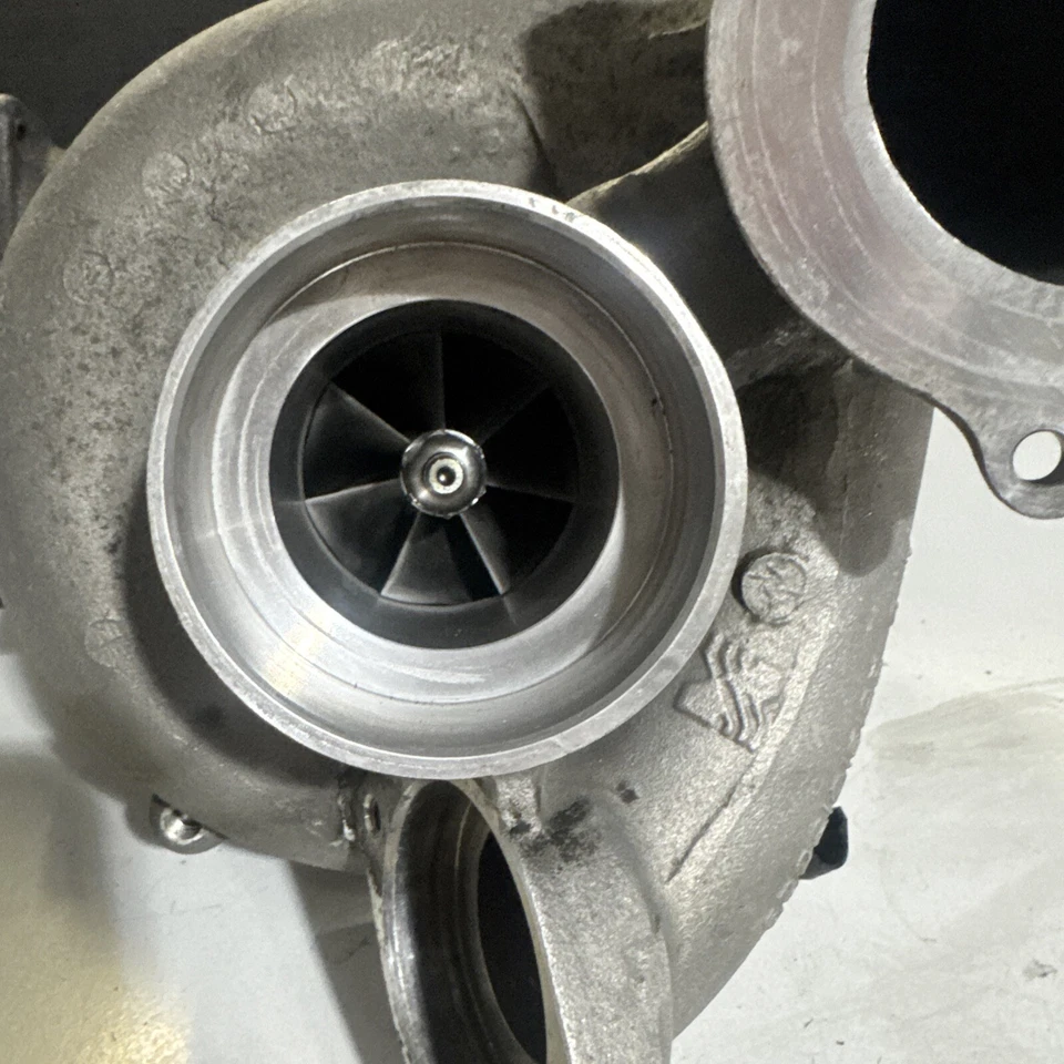 09-11 BMW E90 335d M57 Diesel Engine Turbo Turbocharger Assembly 7811404 OEM K26 Foto 2 de 4