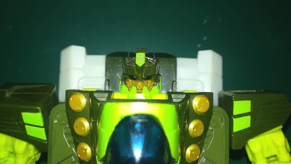 Transformers Crumplezone Cybertron TAKARA Hasbro - Immagine 4 di 4