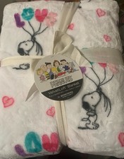 New Berkshire Peanuts Snoopy LOVE full/Queen 90X90 velvetloft plush-blanket.