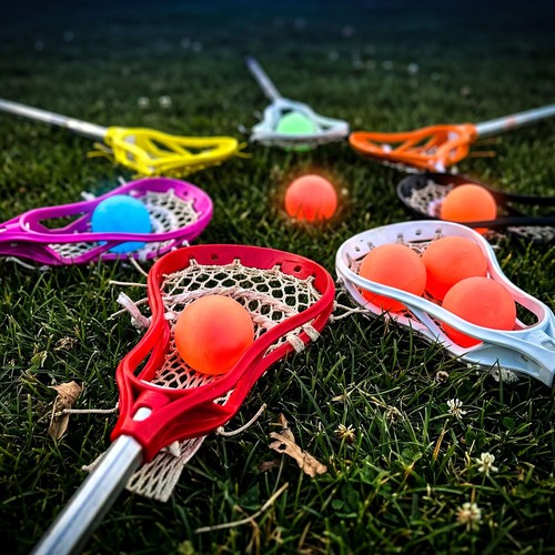 Vinsot Confezione da 12 Palle di Lacrosse Glow in the Dark per 2,48", Rosso, Blu, Arancione - Foto 6 di 6