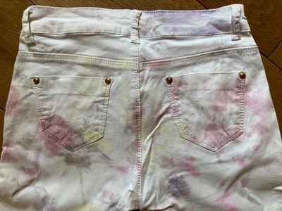 Schöne elastische Damenjeans mit Blumen von G&G - Bild 1 von 4