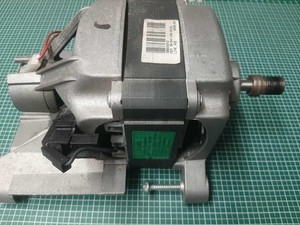 Motor CESET MCA 38/64 - 148/ZN9 aus Priveleg Clasic 3809 Waschmaschine