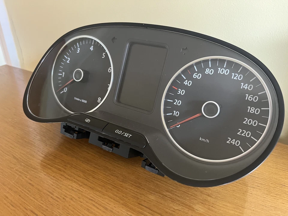 2011 VW Polo 6R Automatic DSG 1.2 PETROL KM/H SPEEDOMETER INSTRUMENT CLUSTER - Image 2 of 4