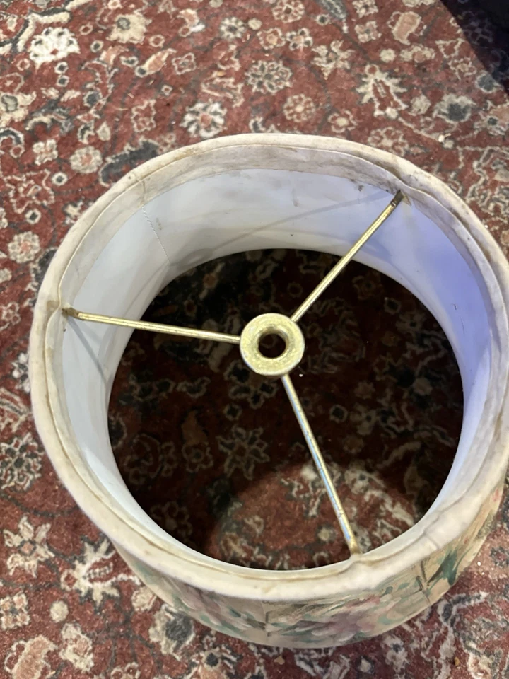 Pantalla pintada a mano bronceada con hermosas flores Foto 3 de 4