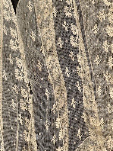 Antique Bobbin Netted Lace Wide Delicate Intricate Floral Vines 2.05' W x 1yd - Picture 4 of 10