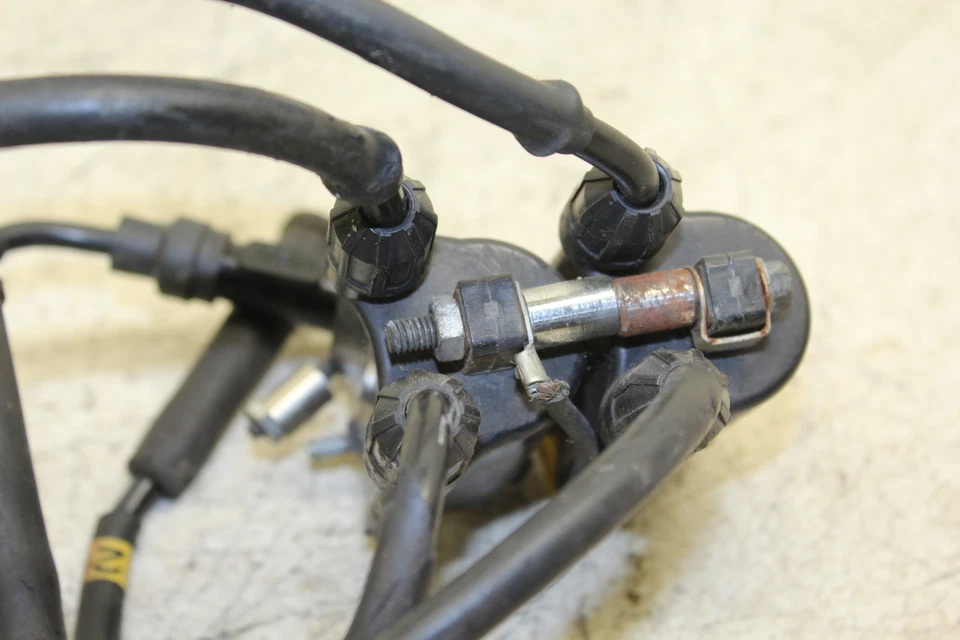 1995 SUZUKI GSXR750W BOBINAS DE IGNIÇÃO FABRICANTE DE EQUIPAMENTO ORIGINAL BOBINA VELA DE IGNIÇÃO TAMPAS B28D - Imagem 3 de 4