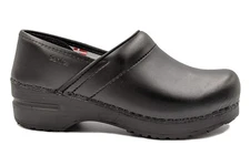 Sanita Professional Smooth Closed Clogs in Black (1500006)