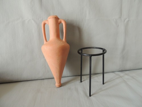 Collectible decorative clay small vase amphora in a metal base - Picture 8 of 9