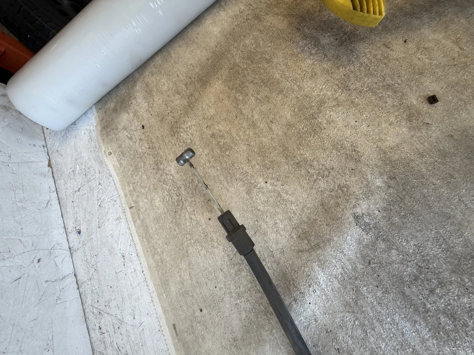 Cable trasero original Ford Mustang 2011-2014 DR33-2A635 Foto 3 de 4