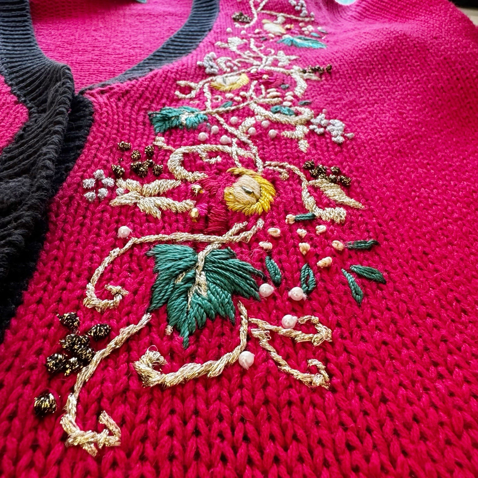 Carolina Colours Private Collection Women's Christmas Sweater Size L Red/Black