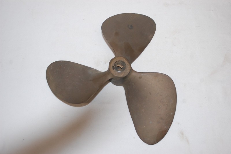 Vintage Boat Propeller 3 Blade Chromate Lamfoa 12 / 11  (RP) Preowned