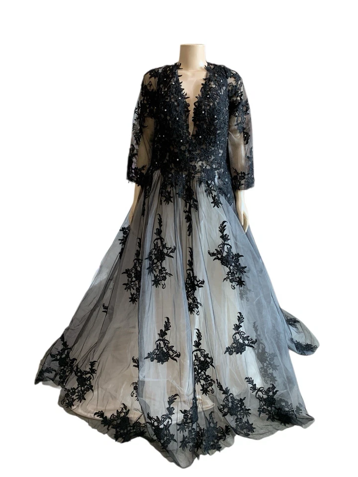 Vestido de novia gótico negro y crema manga 3/4 cuello en V apliques de encaje Foto 2 de 4