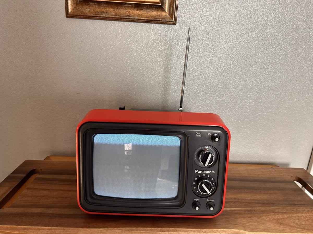 1977 Panasonic 9” TV TR-749 Solid State Television Vintage Retro