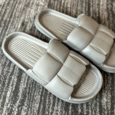 Womens 7.5/8 Cloud Slides Slippers Shower Shoes Non Slip Soft Sandals Gray New