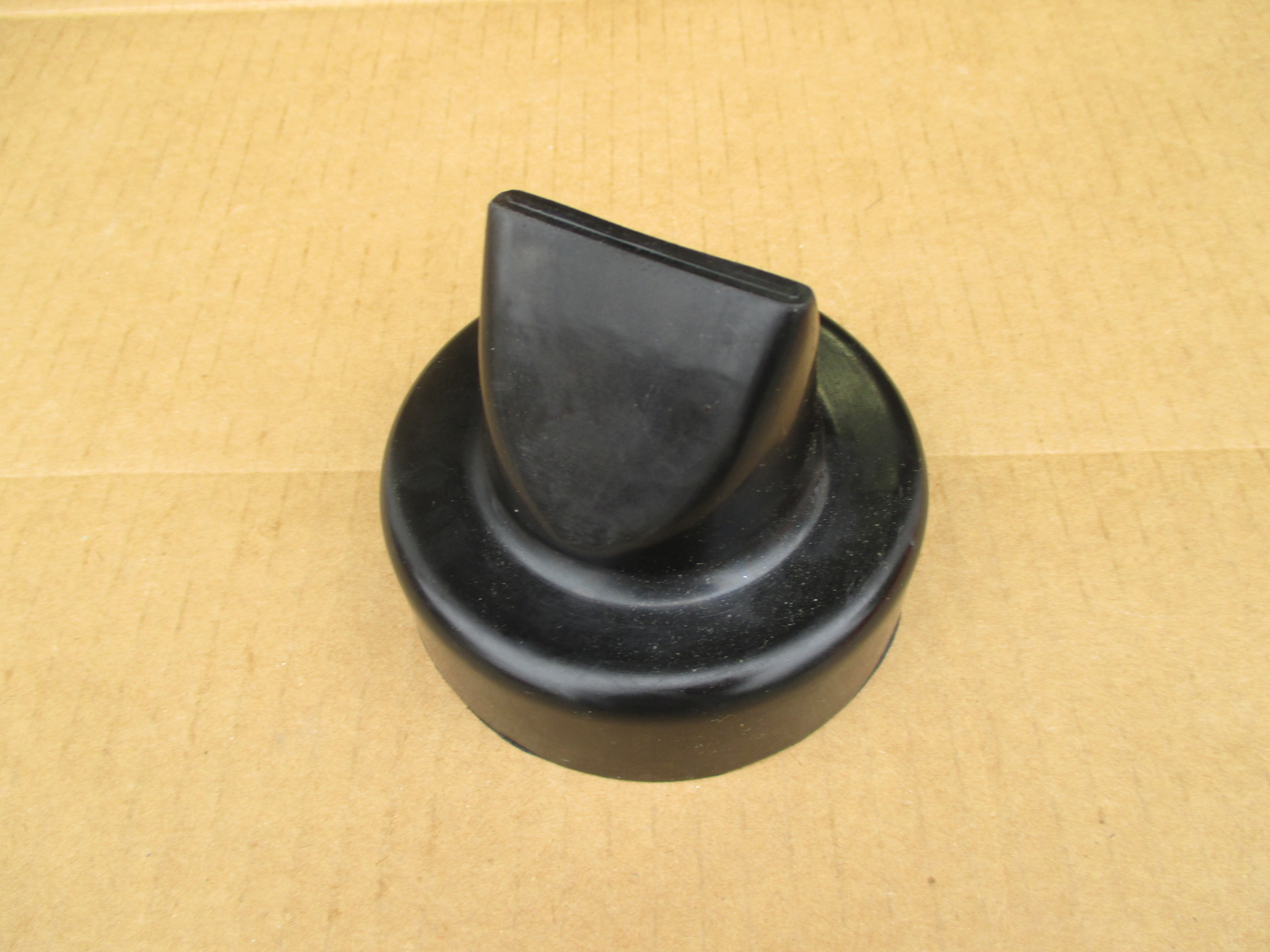 AIR CLEANER DUST VALVE FOR FORD 2310 2600 2610 2810 2910 3600 3610 3910