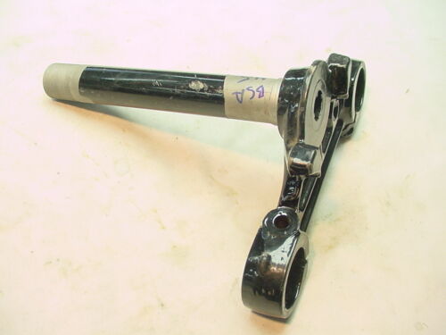 BSA A65 A50 LOWER TRIPLE CLAMP PART #42-5013 CAST IN IT GOOD THREADS HAS BEEN PO - Foto 2 di 4