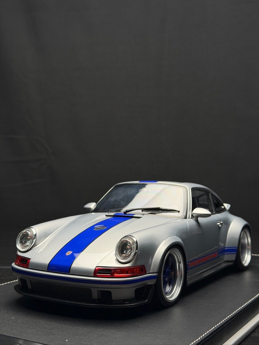 Porsche 911 Singer DLS (Silver/ Blue Stripe) [IVY Model] 1:12