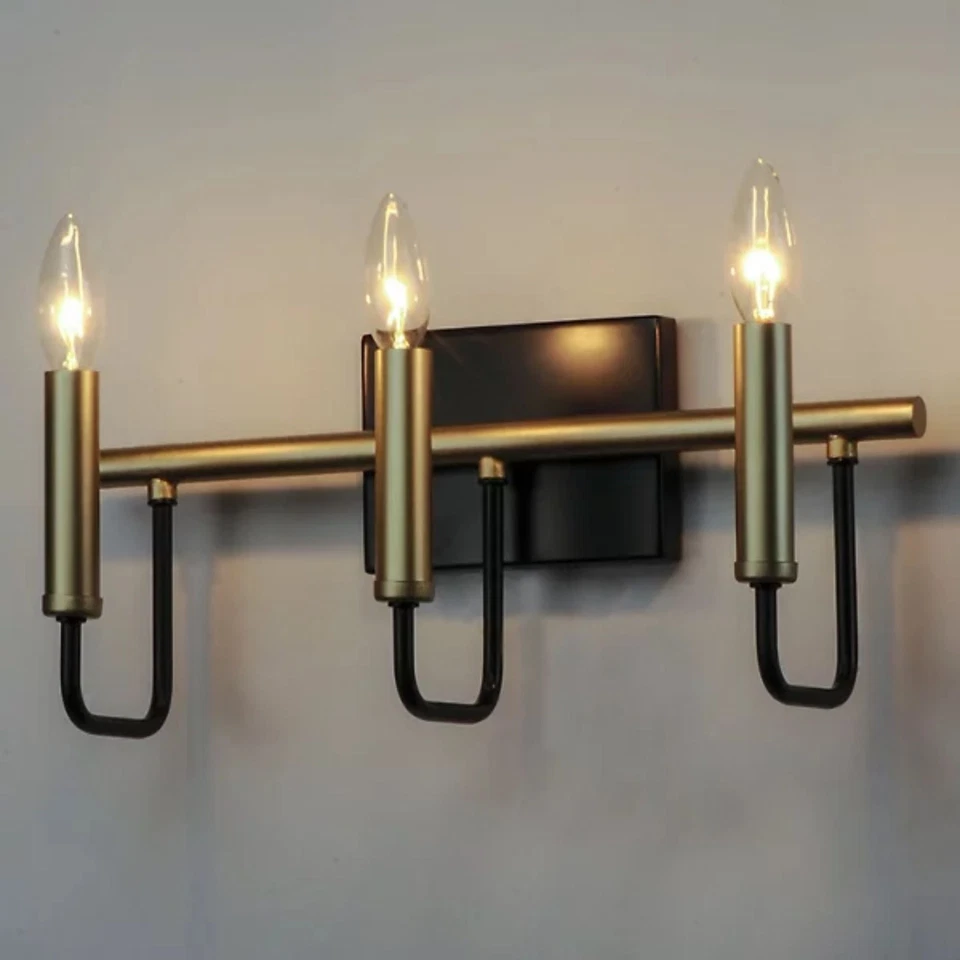 Luz de tocador Sullivan de 3 luces anchas negra/dorada de Maxim Lighting Foto 3 de 4