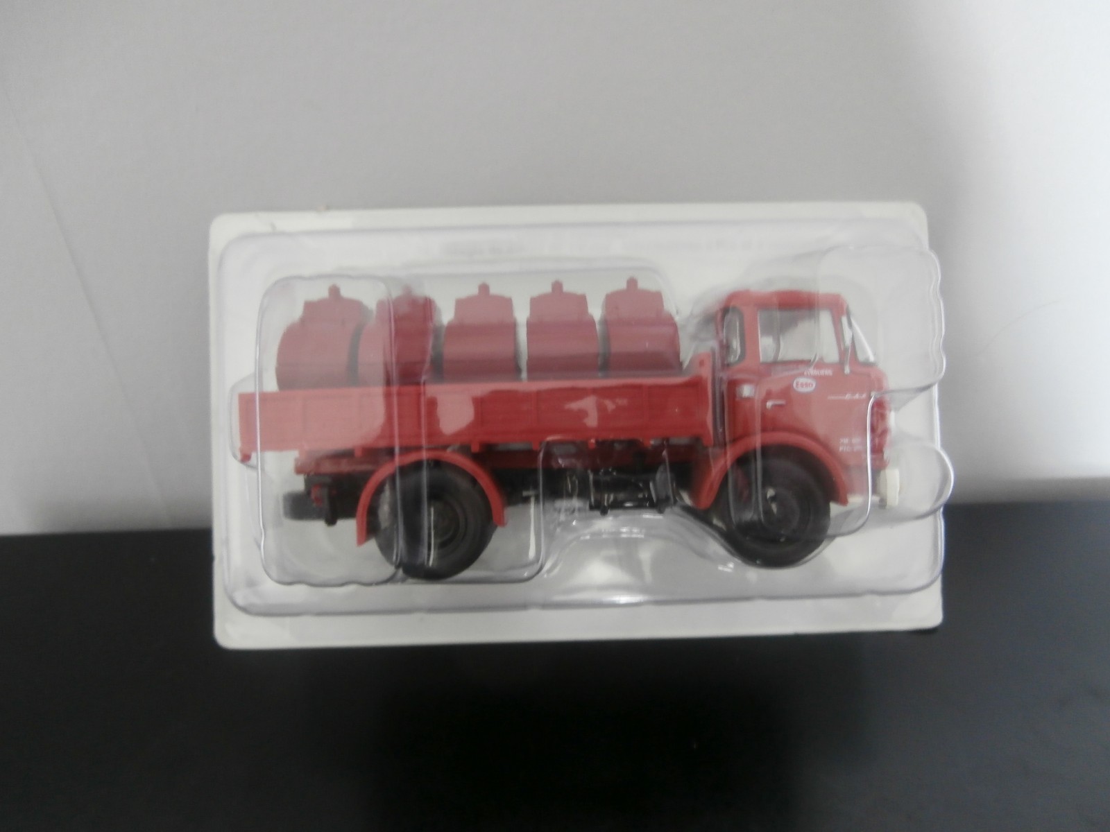 Camion citerne Berliet TLR 8 TSZ, Esso, 1950 - BREKINA 85413 - HO 1/87