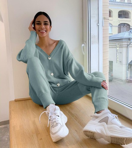Women Knitted Tracksuit V-Neck Sweater 