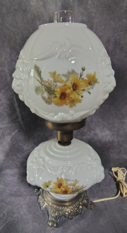 Gone with the Wind Vintage Milk Glass Lion Head Table Lamp Flowers & Lions