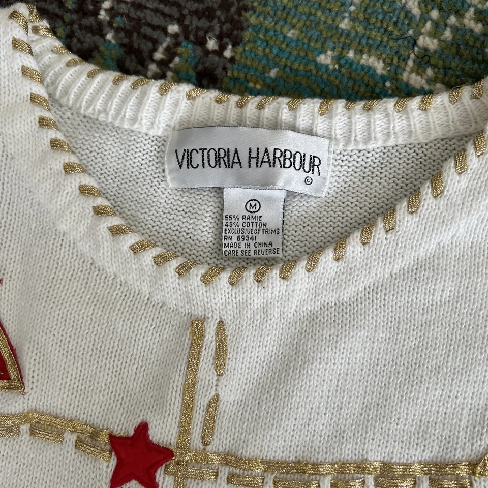 Victoria Harbour Christmas sweater size Mwith the embroidered Christmas 2.5lenth - Image 2 of 4