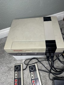 Nintendo NES Gray Console Original 1985 Controllers And Power Cord And Adapter