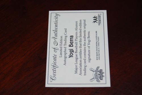 YOGI BERRA 1997 GREAT MOMENTS ON CARD AUTO SHARP BEAUTY NY YANKEES HOF ! - Picture 2 of 2