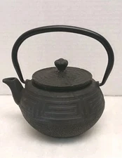 Berghoff Cast Iron Teapot With Infuser Insert