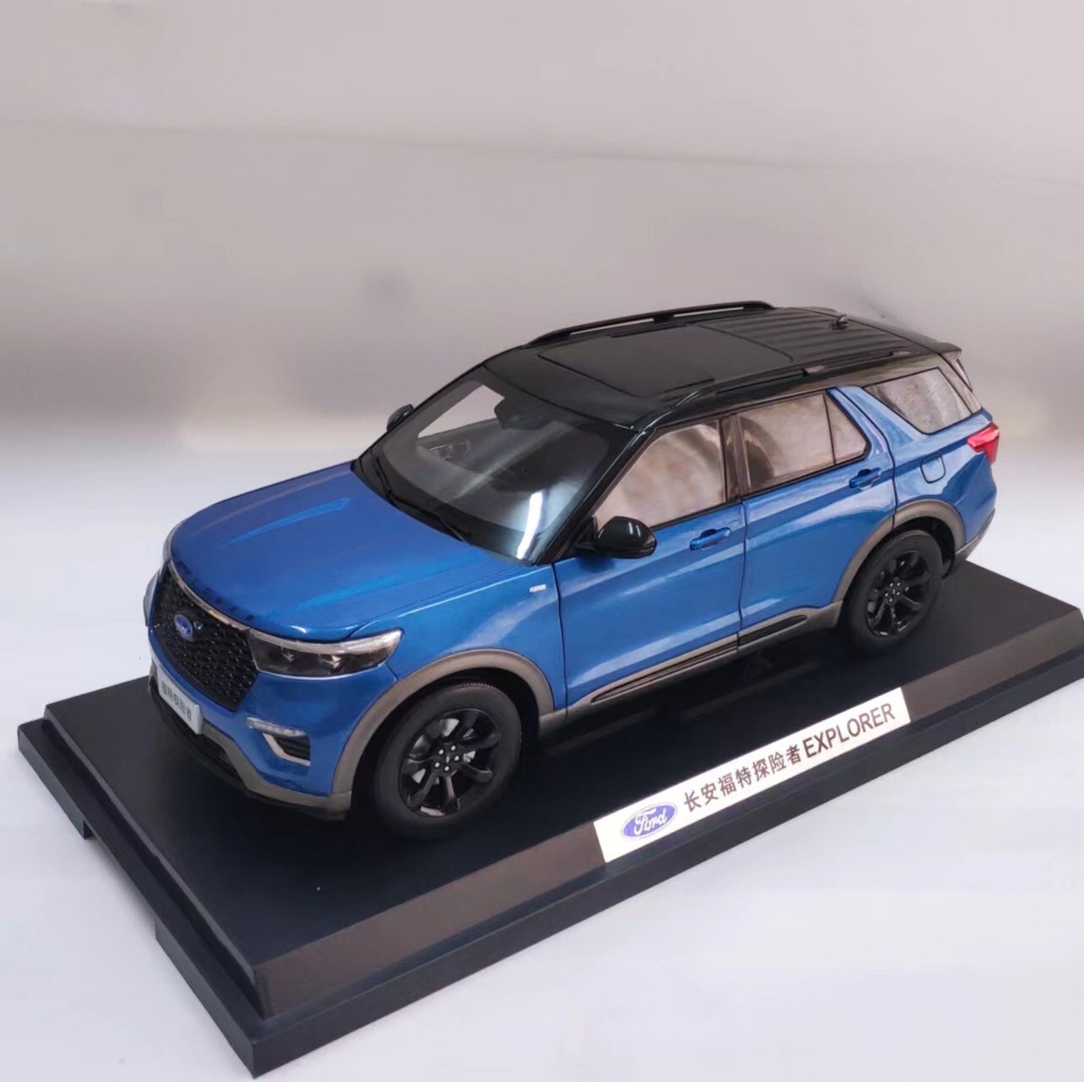 1/18 Ford EXPLORER 2021 Diecast Metal Model Car China Ford Dealer