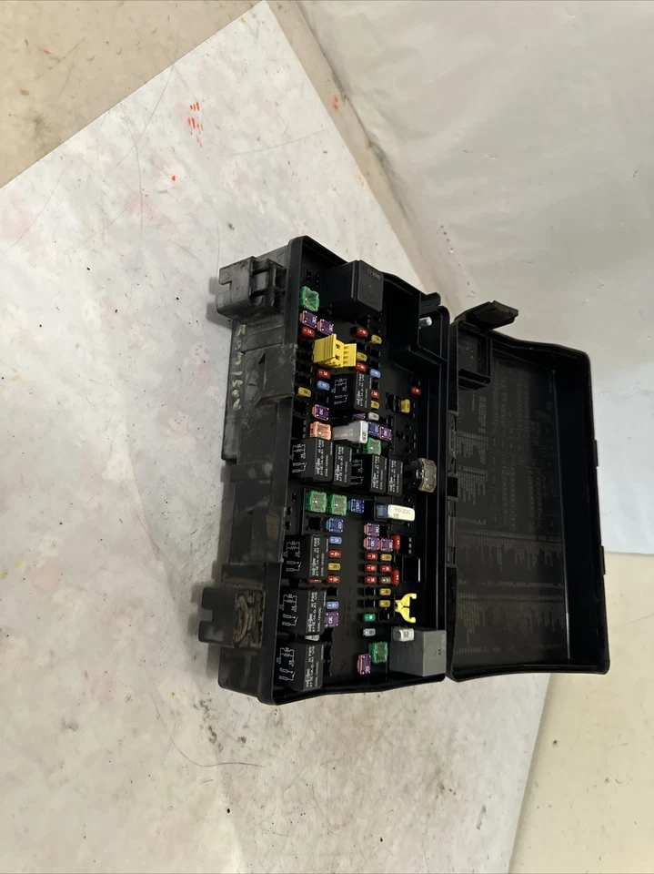 RAM 1500 2016 módulo de control de potencia integrado caja de fusibles OEM P68258535AA Foto 4 de 4