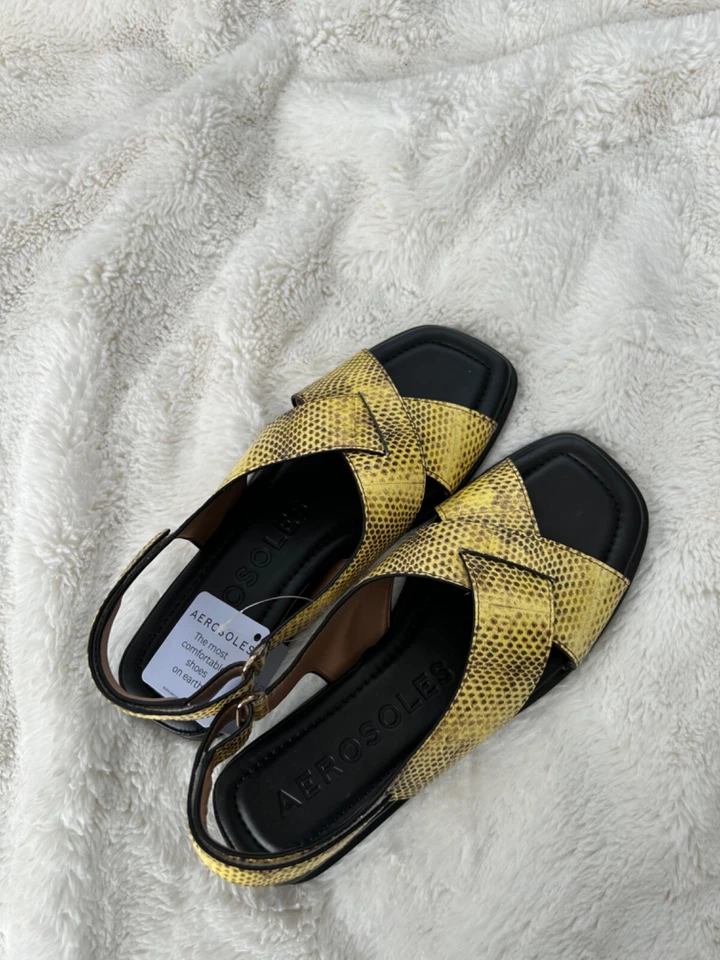 NWT Aerosoles Women's Size 9.5 Yellow and Black Flat Sandals - Image 2 of 4