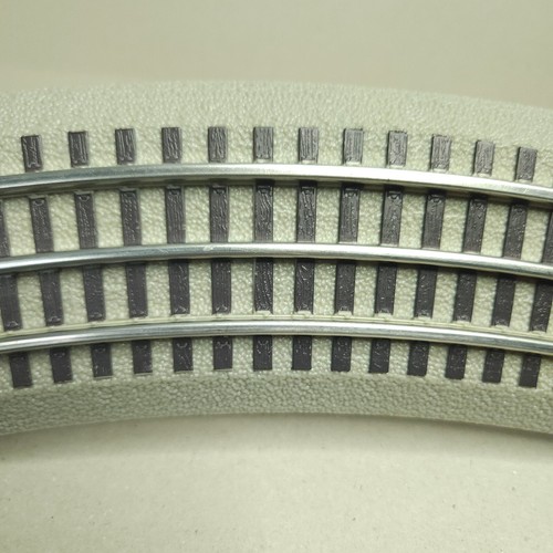 Lionel FasTrack O-36 Full Curve Track Section 12.5 Gray Roadbed O Gauge 6-12015 - Picture 7 of 13