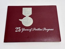 1951 PONTIAC "25 YEARS OF PONTIAC PROGRESS" VIP HISTORICAL CATALOG W/ 26 PRINTS