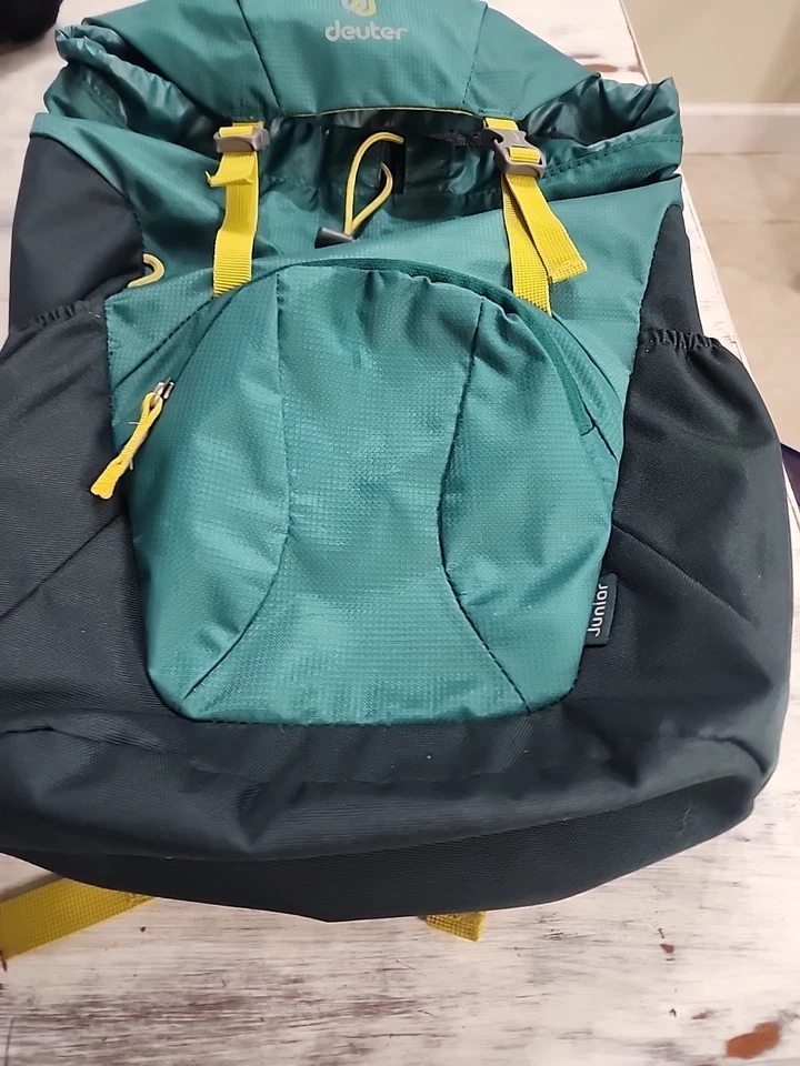 Deuter Junior Backpack Green Logo High Quality Lightweight Camping Hiking  - Image 2 of 4