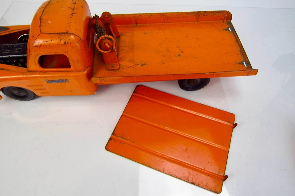 Vintage Structo Flatbed Truck with Steam Shovel Pressed Steel Orange and Red - Image 4 of 4