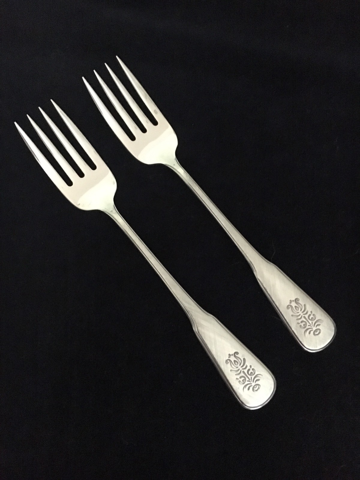 Oneida Deluxe Stainless Flatware VILLAGETwo (2) Salad Forks eBay