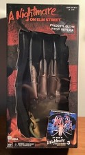 A NIGHTMARE ON ELM STREET FREDDY  S GLOVE PROP REPLICA /NECA