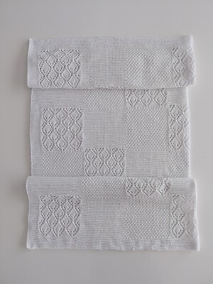 Handgestrickte Babydecke.