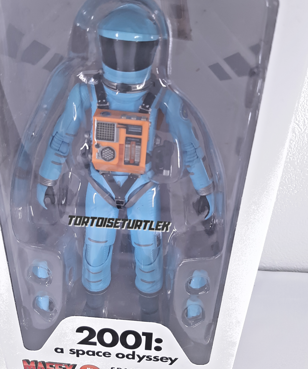 MAFEX 2001 A Space Odyssey Space Suit Light Blue ver. Action