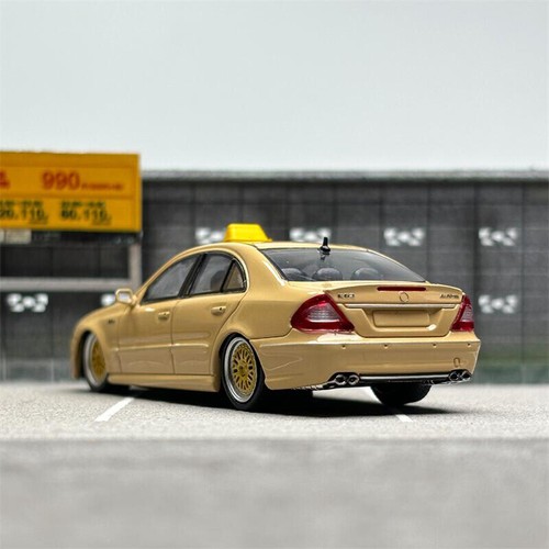 MK MODEL 1:64 E63 W211 Taxi Yellow Diecast Model Car - Picture 5 of 6