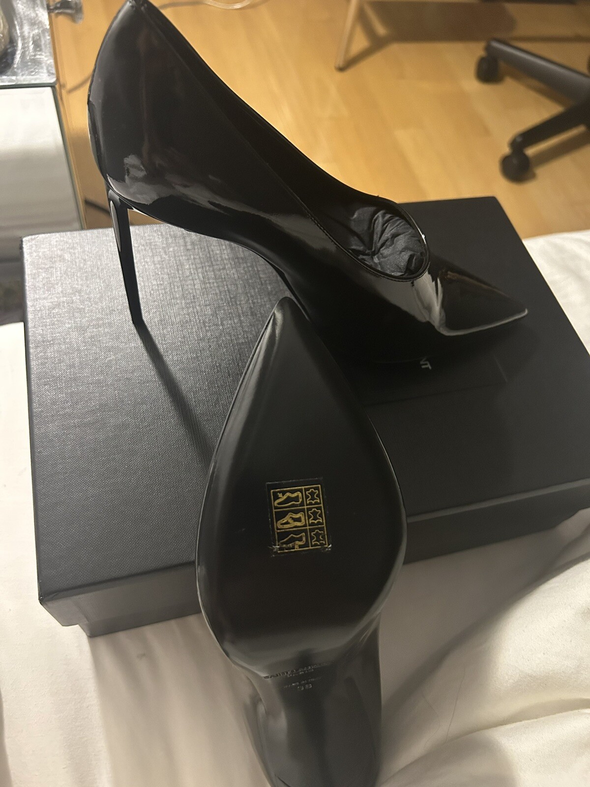 Décolleté in pelle orsacchiotto Saint Laurent 38 prezzo al dettaglio: $995 00