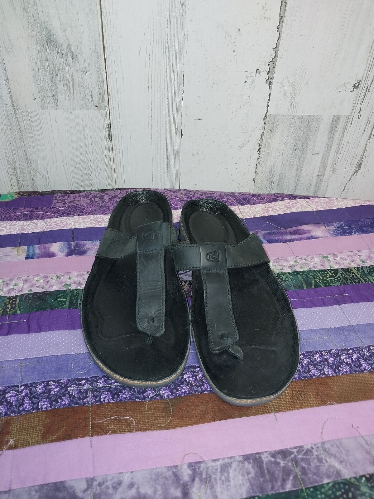 Sandali Keen da donna taglia 6 5 con cinturino a T in pelle nera slingback