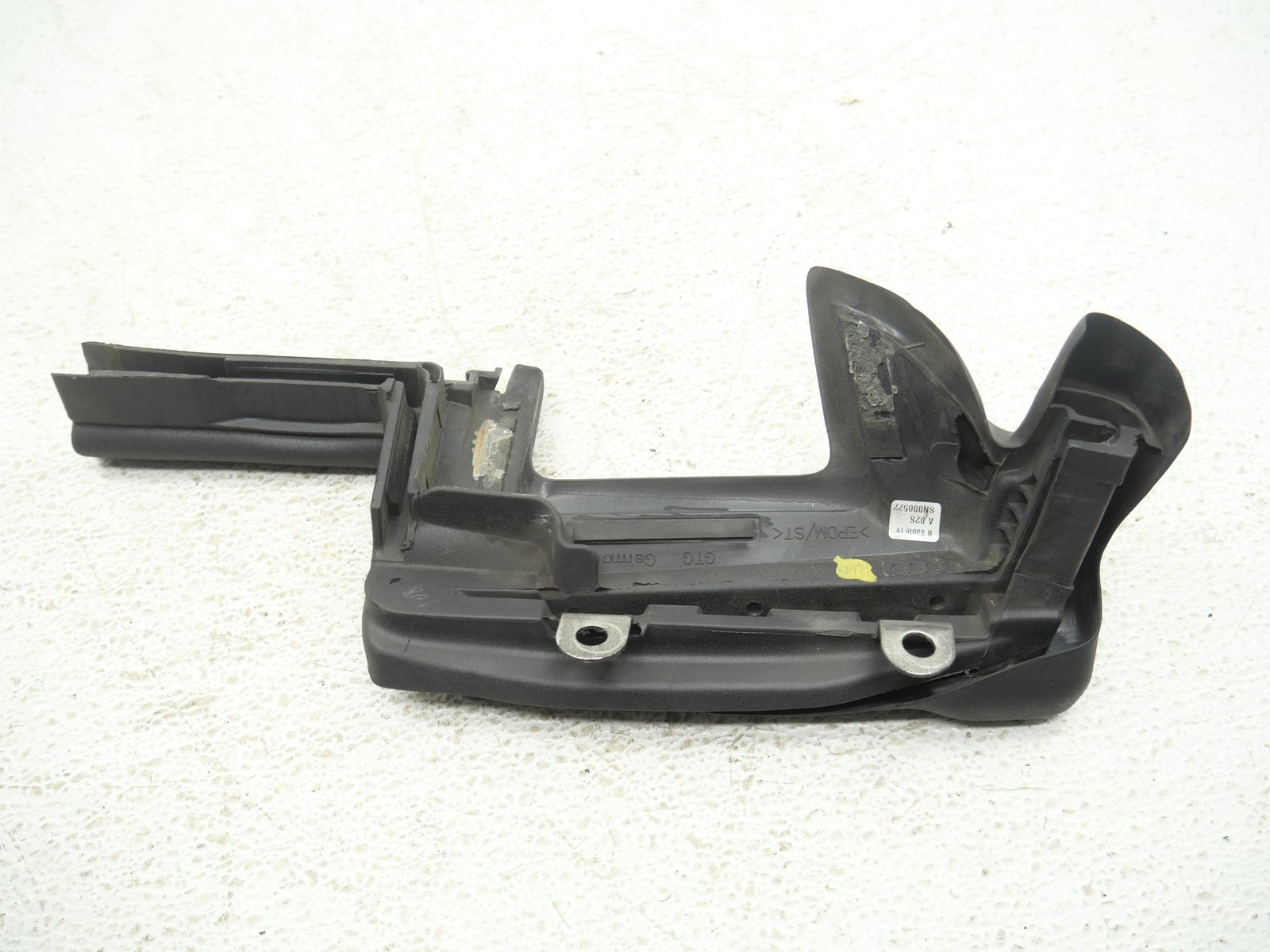 Audi R8 Spyder 2017-2023 Front Right Outer window scraper seal P/N 4S7831722A