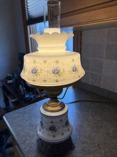 Pair Of Vtg Victorian 1973 Quoizel Abigail Adams Blue Floral Hurricane Lamps