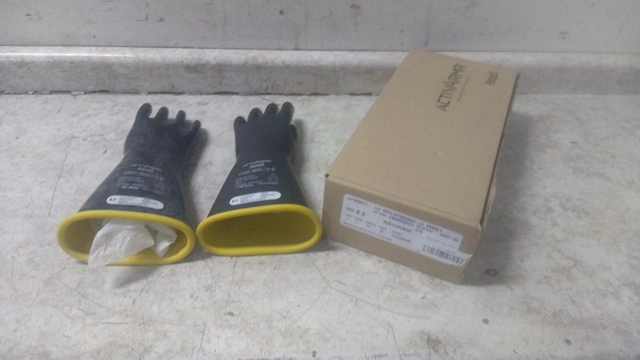 Activarmr RIG114YBSC Size 8-1/2 Class 1 Electrical Insulating Gloves (BW)
