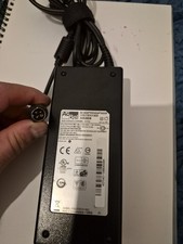AC Bel AC Adapter/Adapter Model: AD7042 19V 6.32A Input/Entrada 100-240V, 1.8A
